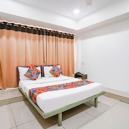 Fabexpress Blue Stone Hotel Surat Exterior foto