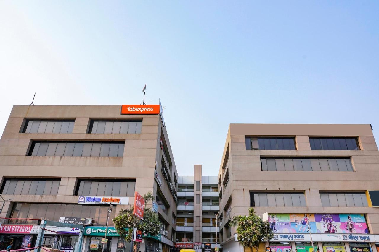 Fabexpress Blue Stone Hotel Surat Exterior foto