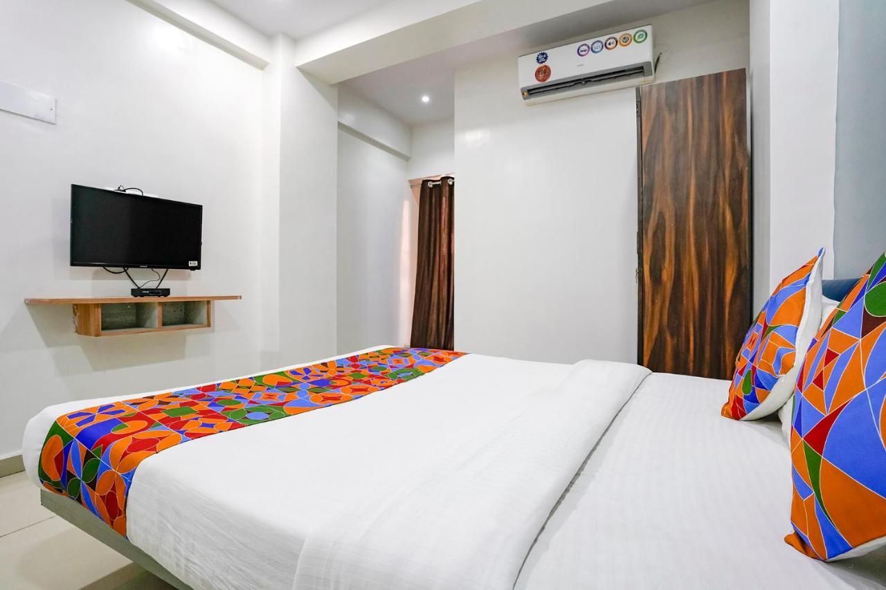 Fabexpress Blue Stone Hotel Surat Exterior foto