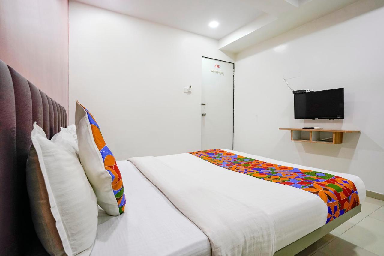 Fabexpress Blue Stone Hotel Surat Exterior foto