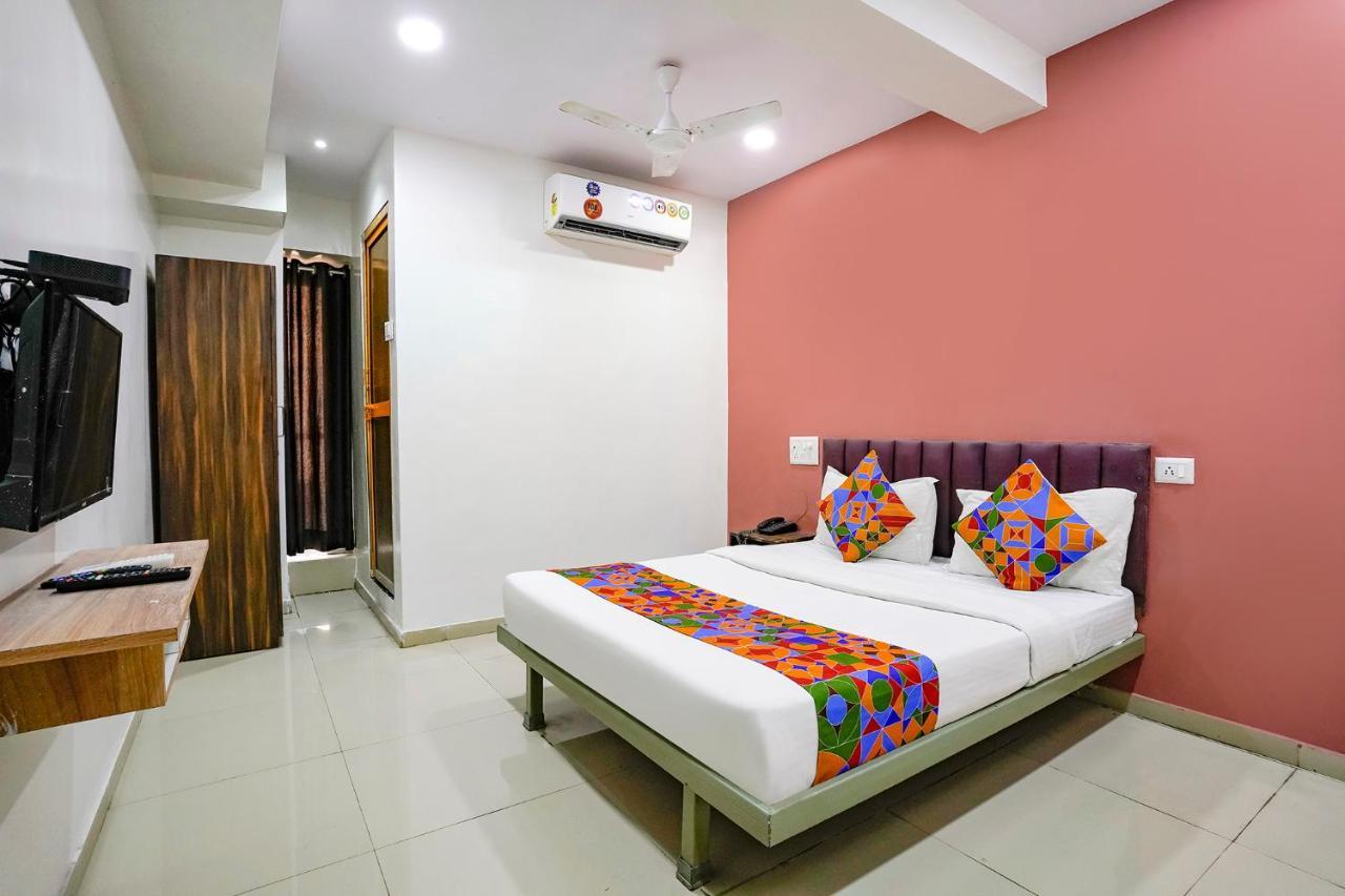 Fabexpress Blue Stone Hotel Surat Exterior foto