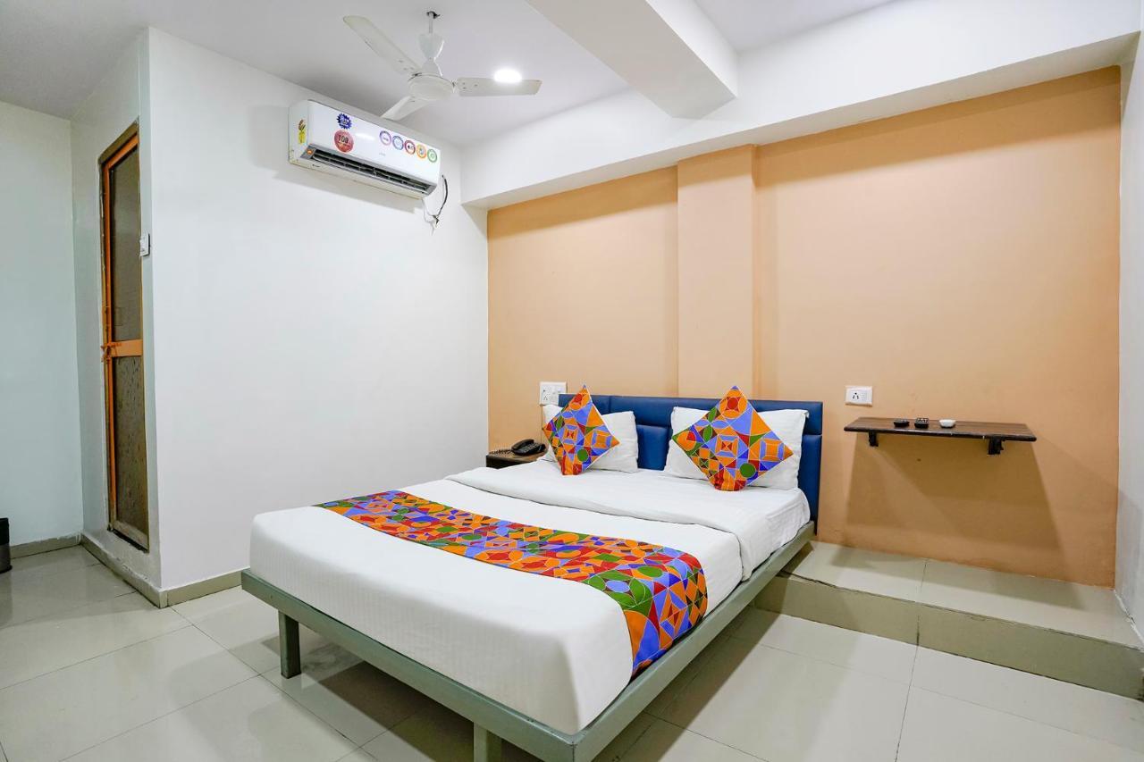 Fabexpress Blue Stone Hotel Surat Exterior foto