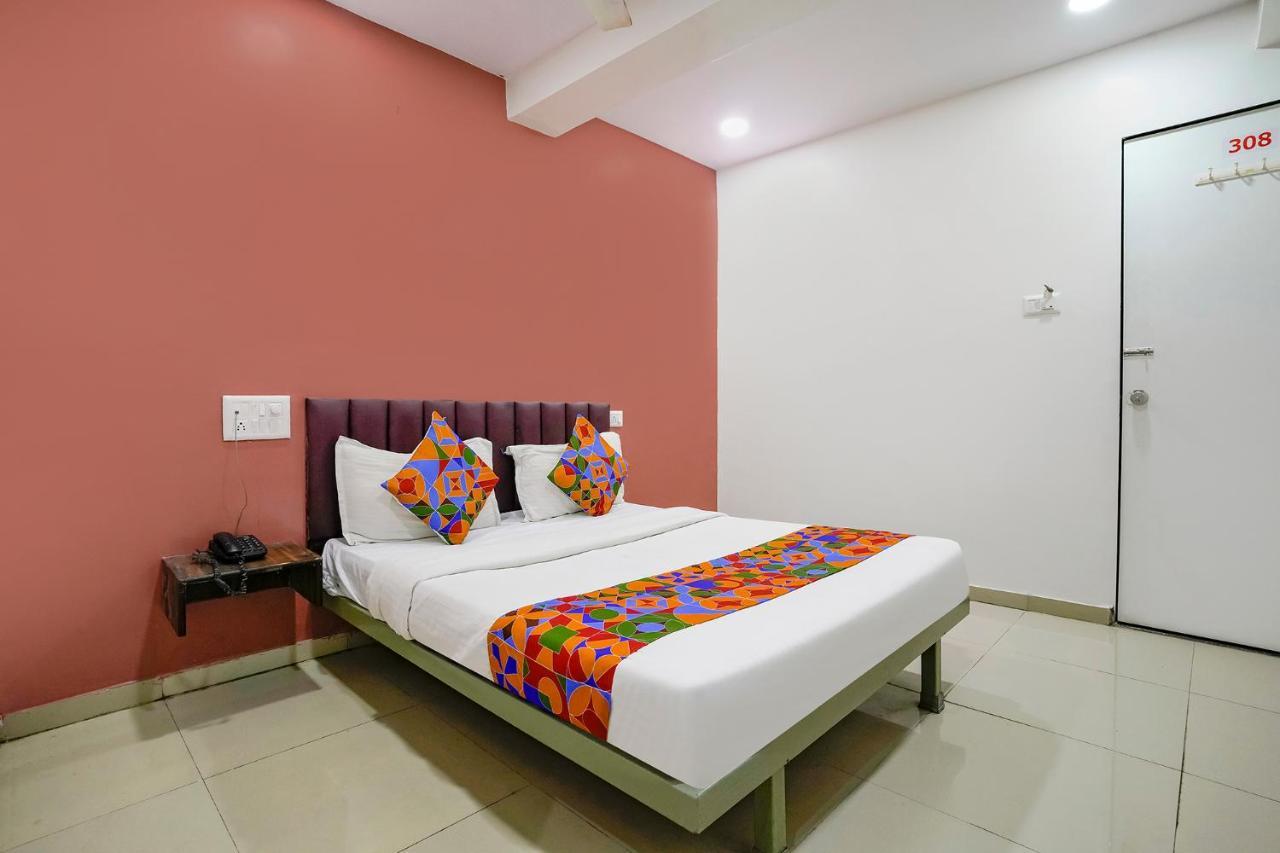 Fabexpress Blue Stone Hotel Surat Exterior foto