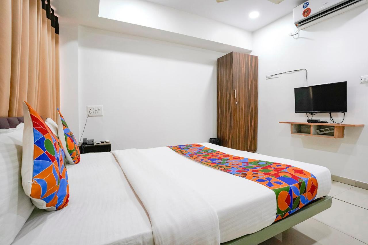 Fabexpress Blue Stone Hotel Surat Exterior foto